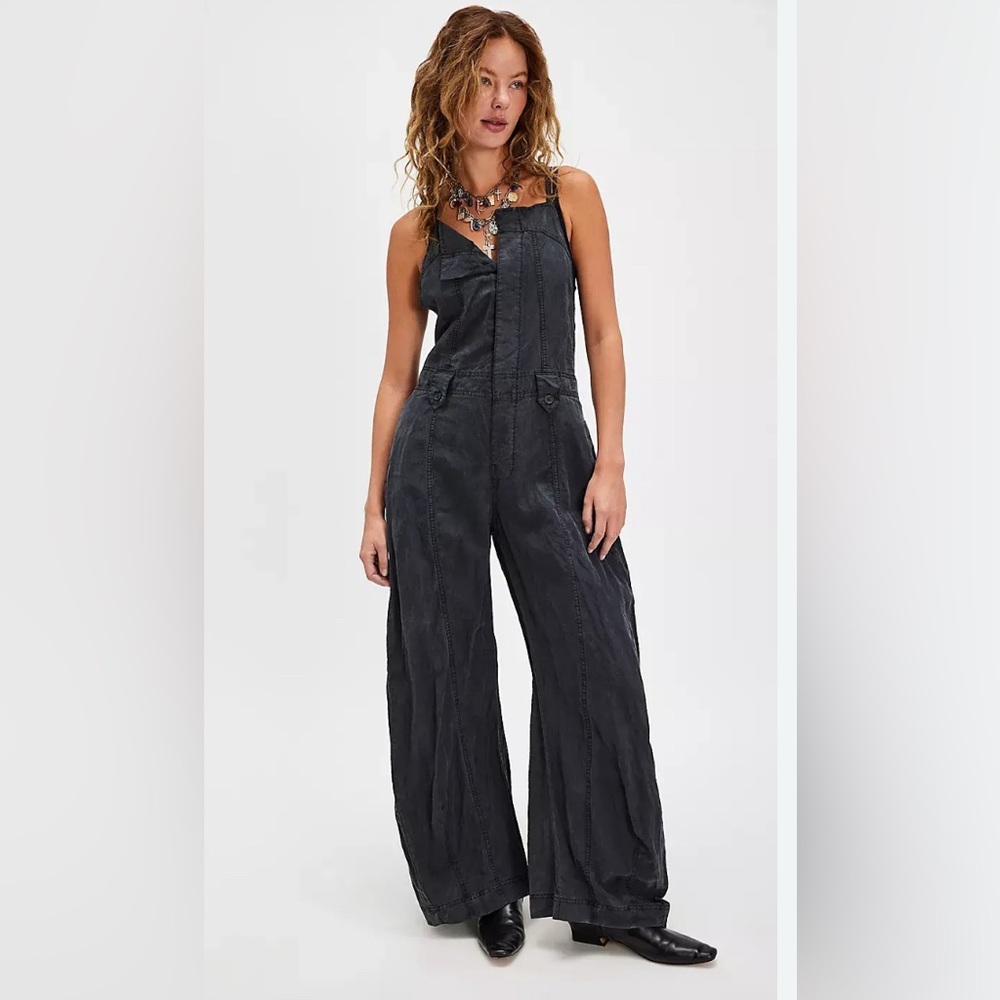 Free People Black Jumpsuit FREE PEOPLE Silvia barrel overall. SOLD OUT ON SITE!!